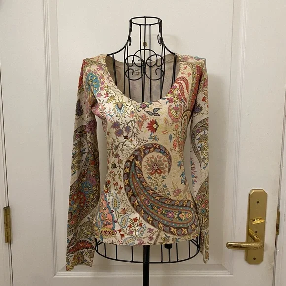 Excellent Etro Cream and Brown Paisley Graphic Fitted Silk Sweater Size 38 Small - Picture 1 of 8
